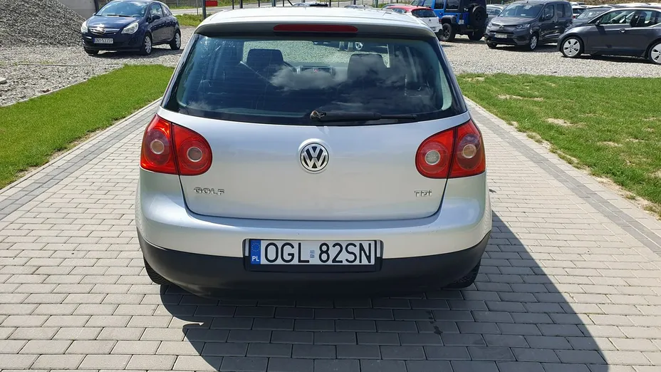 VOLKSWAGEN Golf -