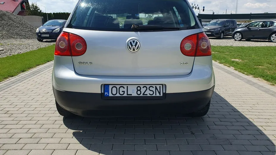 VOLKSWAGEN Golf -