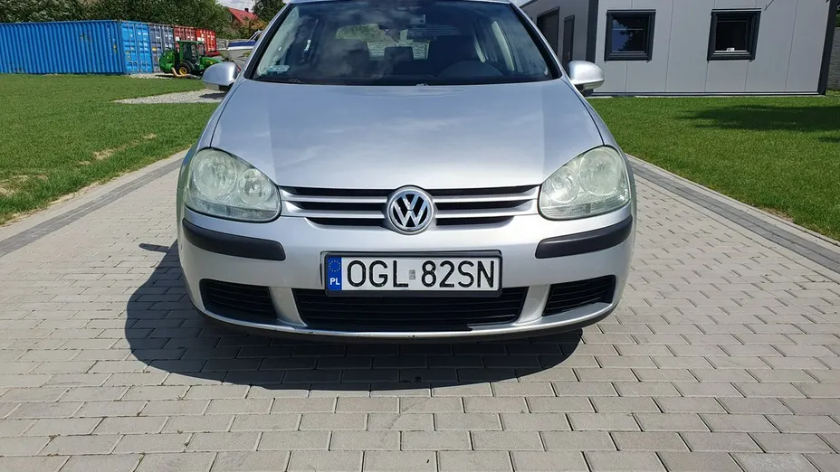 VOLKSWAGEN Golf -