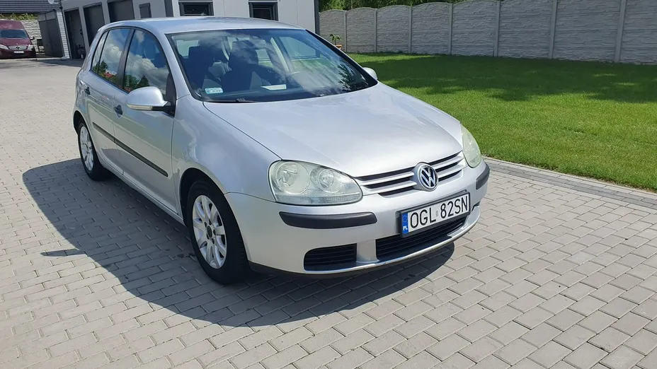 VOLKSWAGEN Golf -