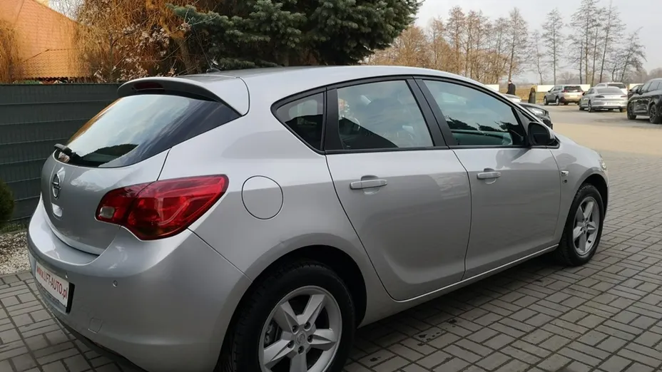 OPEL Astra -