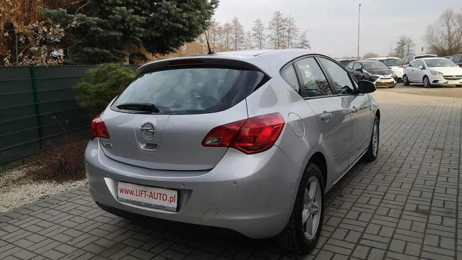 OPEL Astra -