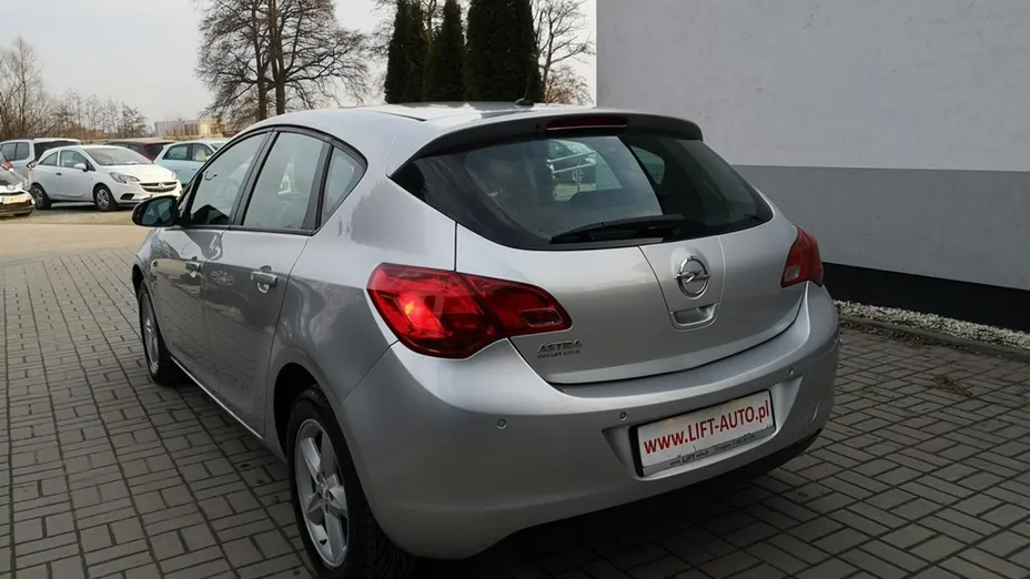 OPEL Astra -