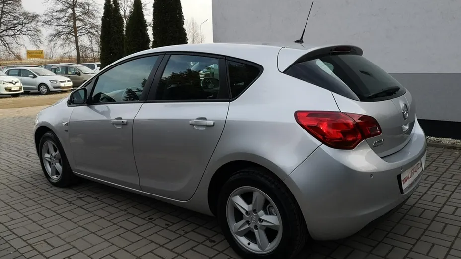 OPEL Astra -