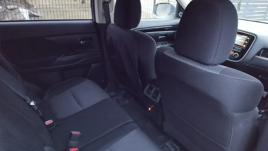 MITSUBISHI Outlander -