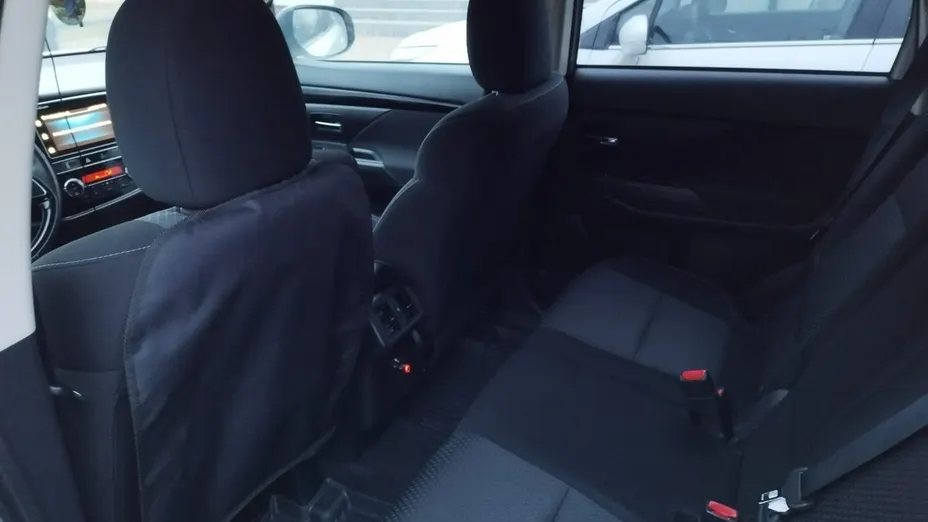 MITSUBISHI Outlander -