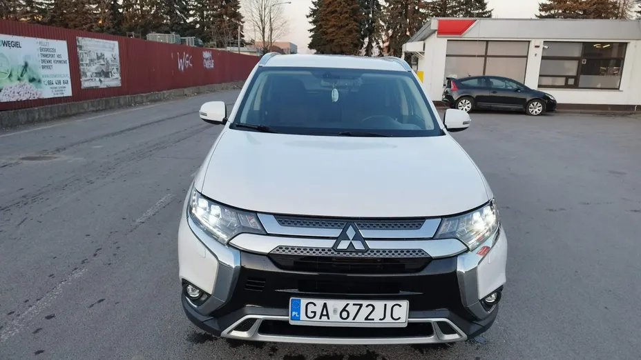 MITSUBISHI Outlander -
