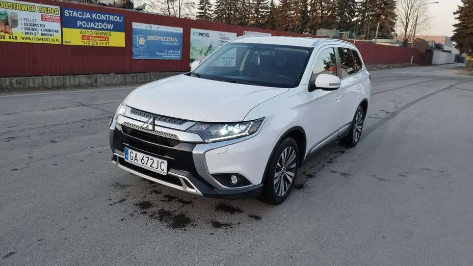 MITSUBISHI Outlander -