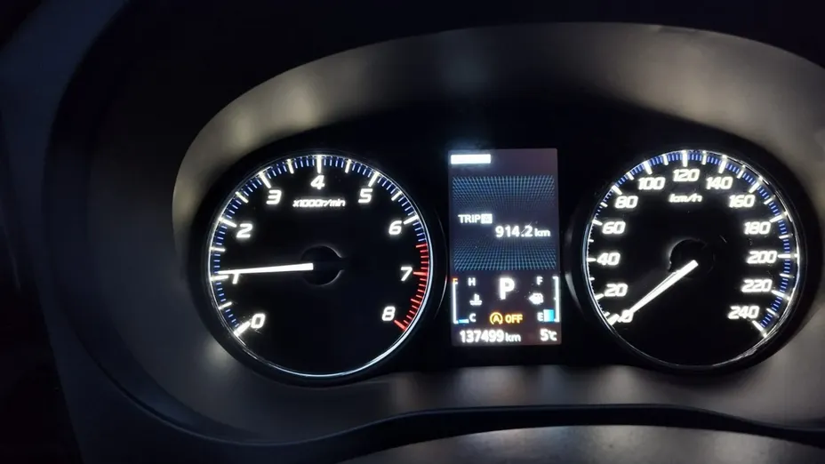 MITSUBISHI Outlander -