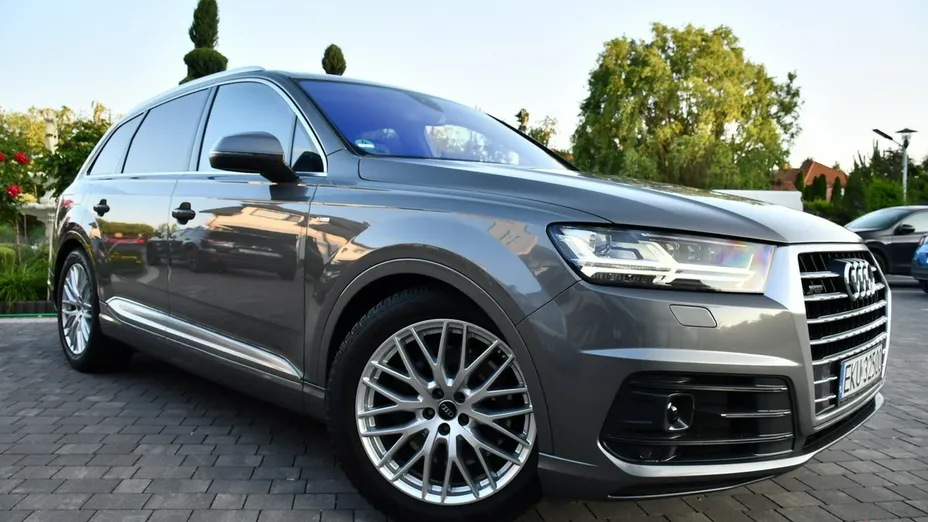 AUDI Q7 -