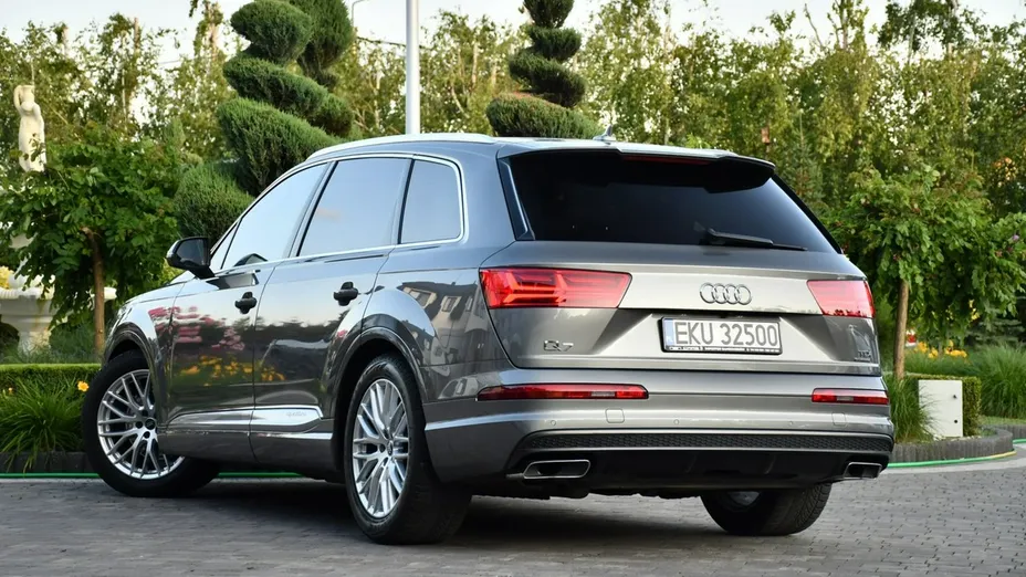 AUDI Q7 -