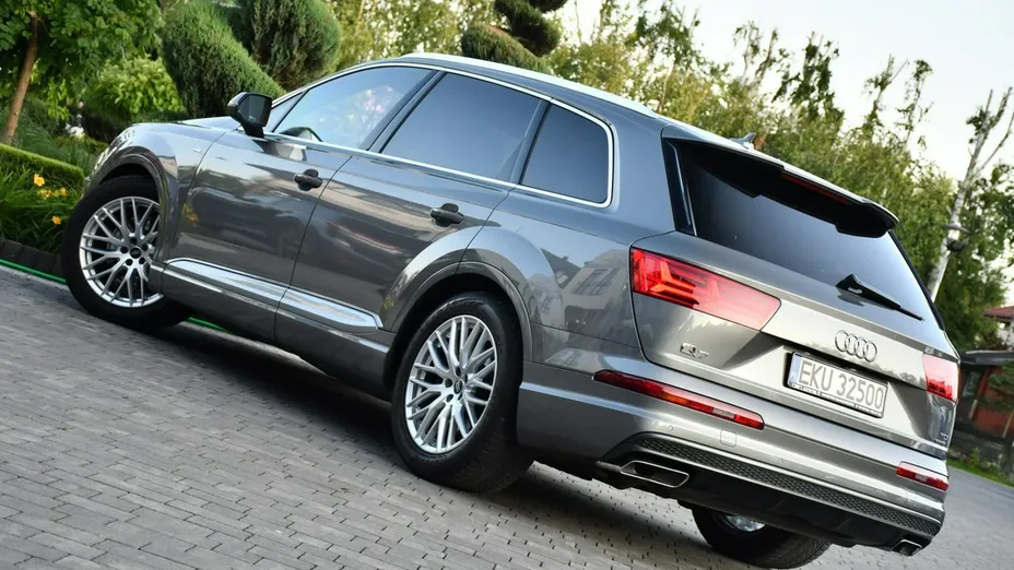 AUDI Q7 -