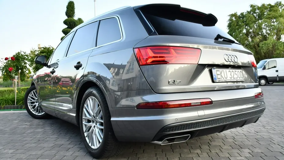 AUDI Q7 -