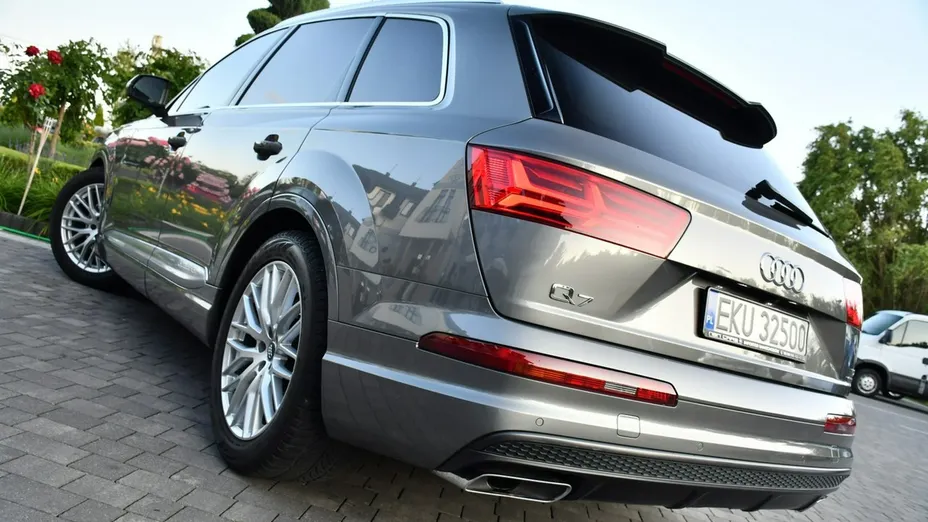 AUDI Q7 -
