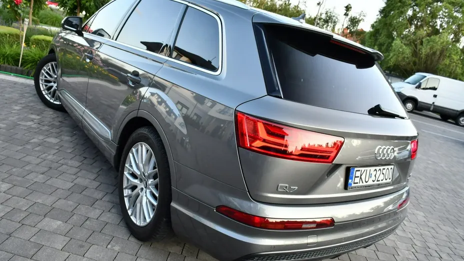 AUDI Q7 -