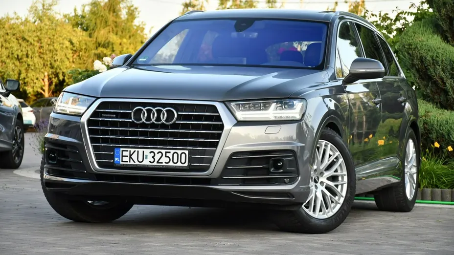 AUDI Q7 -
