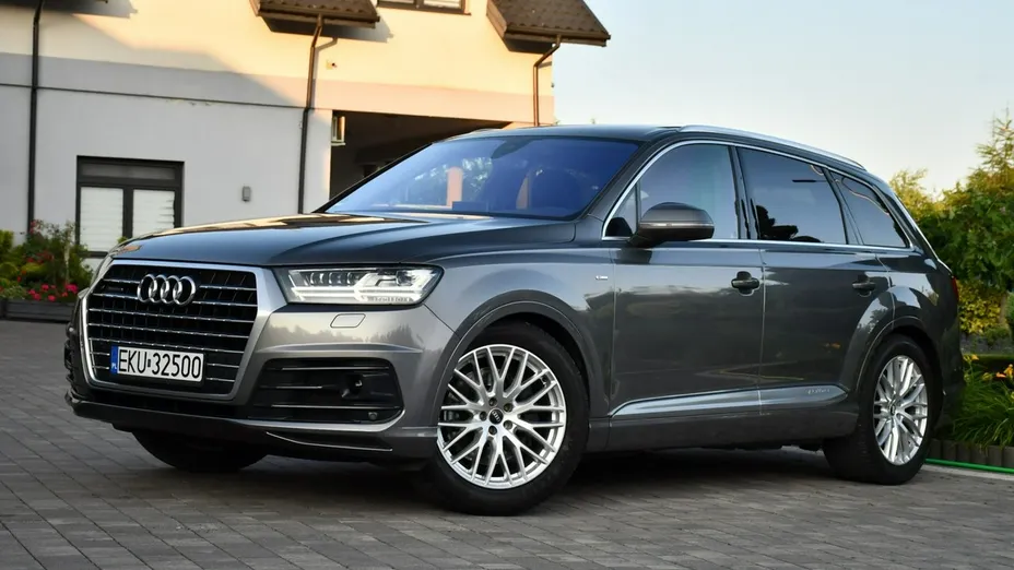 AUDI Q7 -
