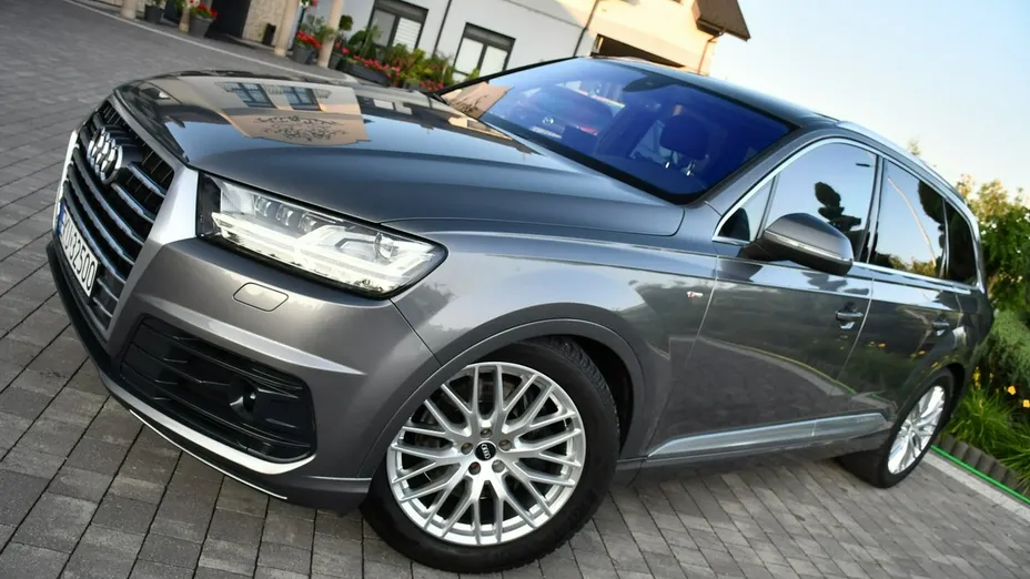 AUDI Q7 -