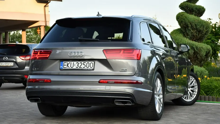 AUDI Q7 -