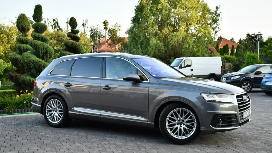 AUDI Q7 -