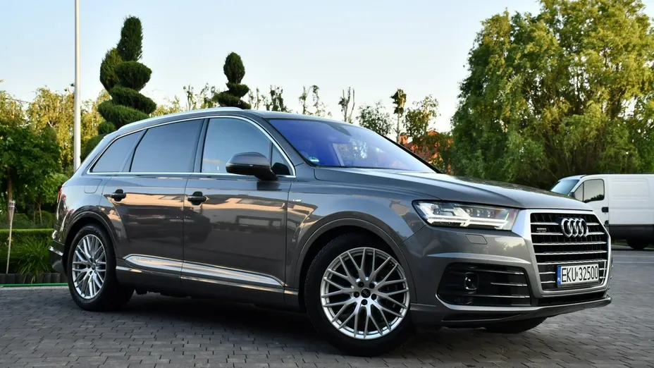AUDI Q7 -