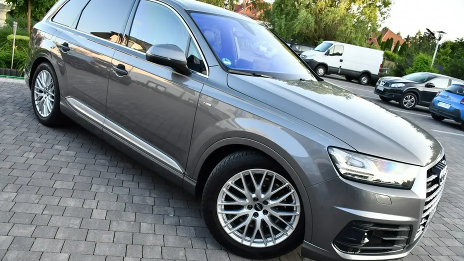 AUDI Q7 -