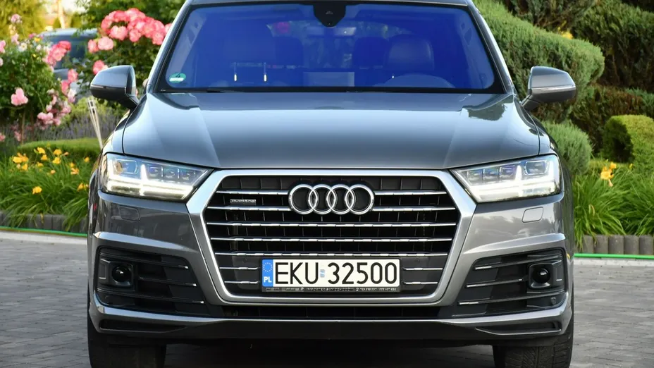 AUDI Q7 -