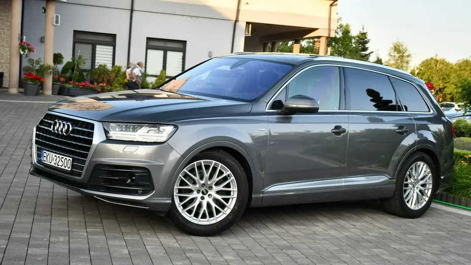 AUDI Q7 -