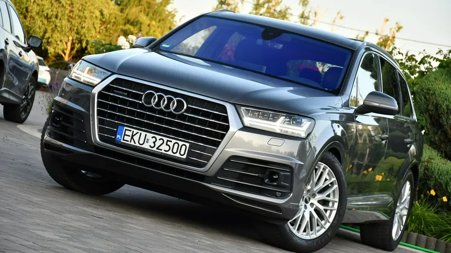 AUDI Q7 -