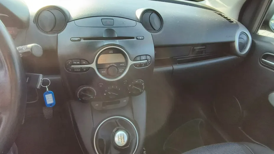 MAZDA 2 -