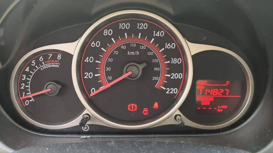 MAZDA 2 -