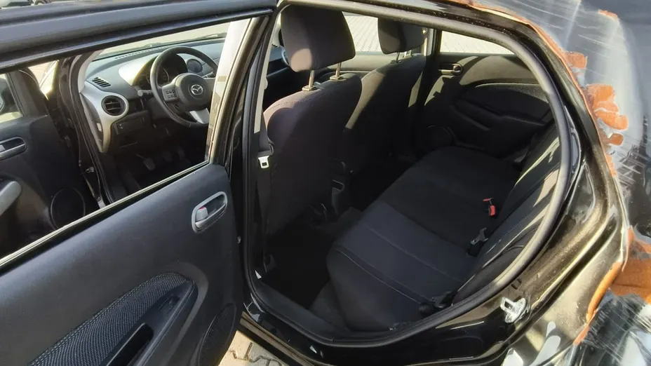 MAZDA 2 -