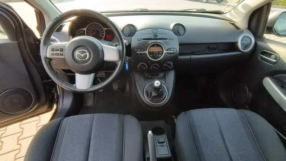 MAZDA 2 -