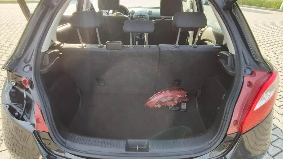 MAZDA 2 -