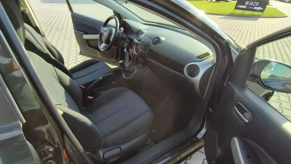 MAZDA 2 -