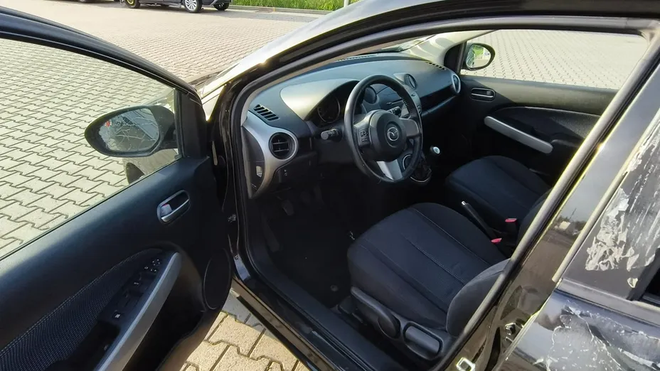 MAZDA 2 -