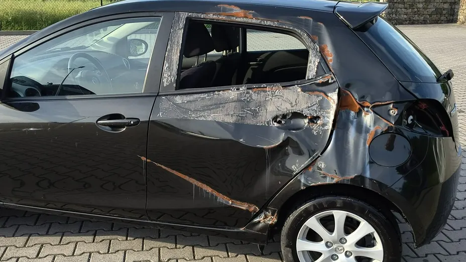 MAZDA 2 -