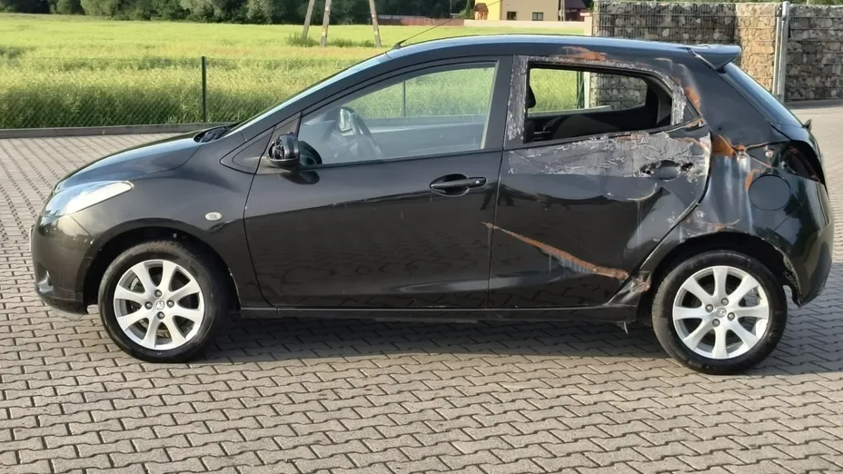 MAZDA 2 -