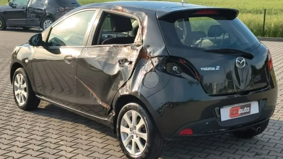MAZDA 2 -