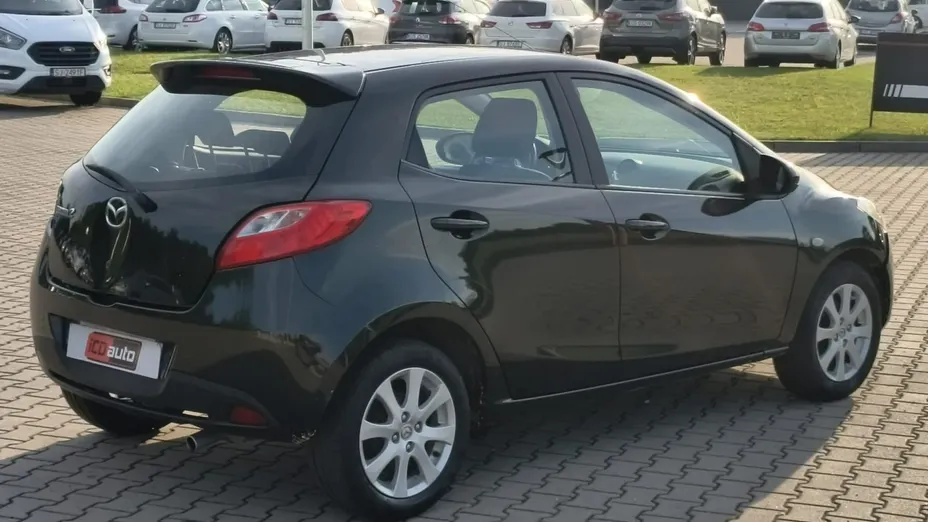 MAZDA 2 -