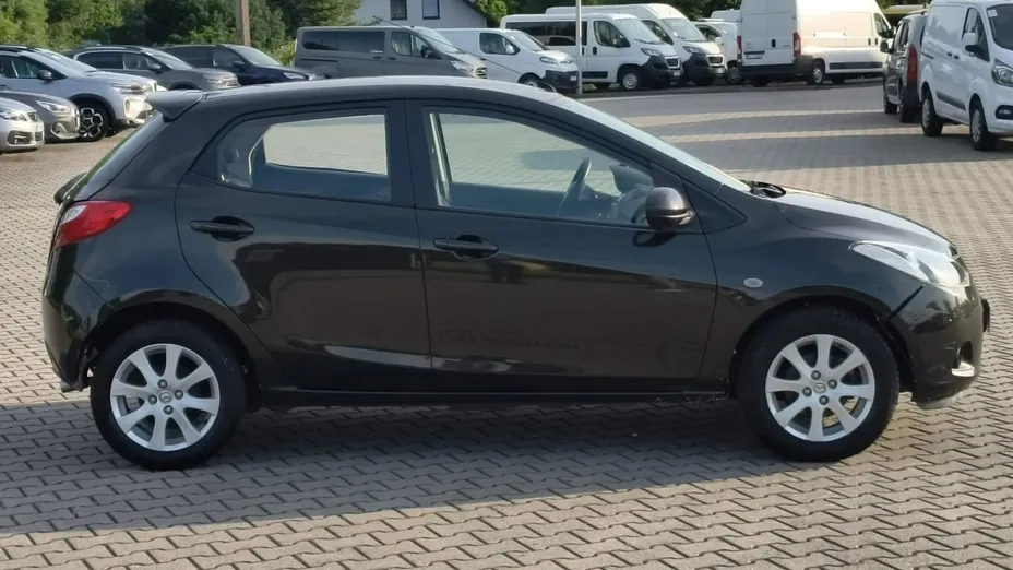 MAZDA 2 -