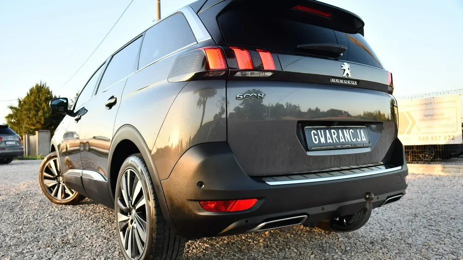 PEUGEOT 5008 -