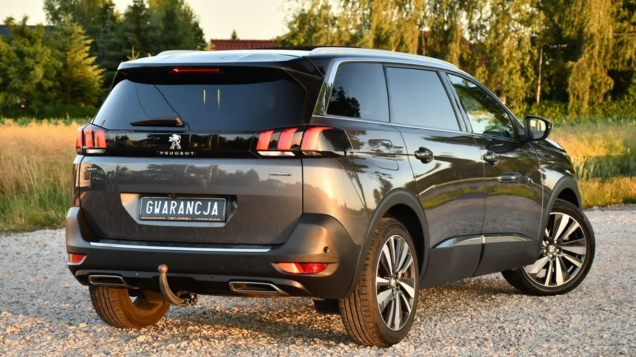 PEUGEOT 5008 -
