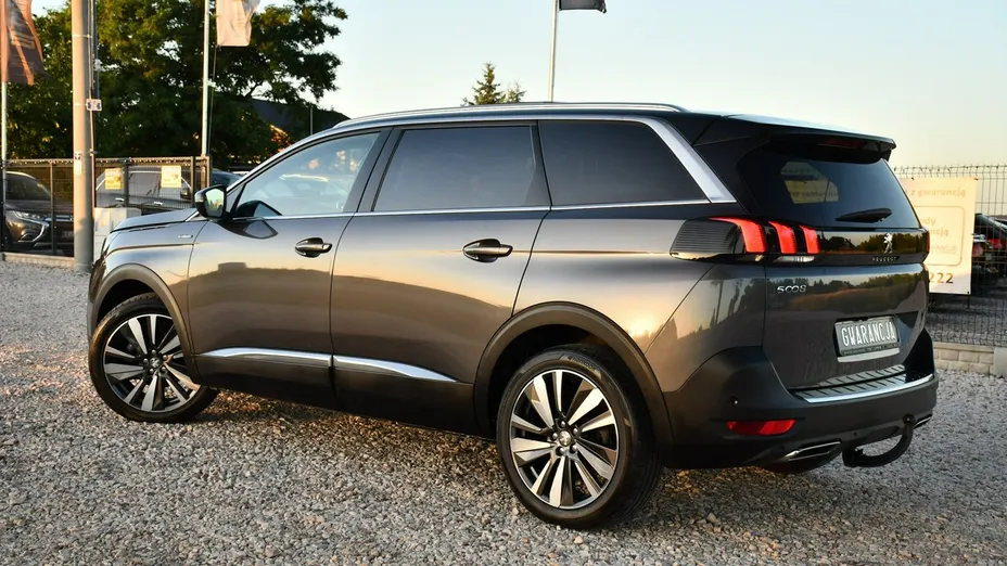PEUGEOT 5008 -