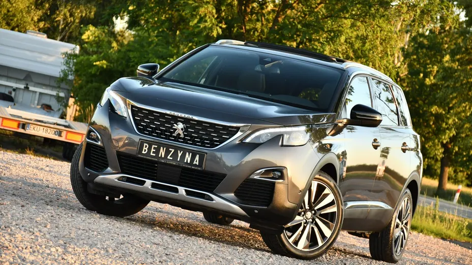 PEUGEOT 5008 -