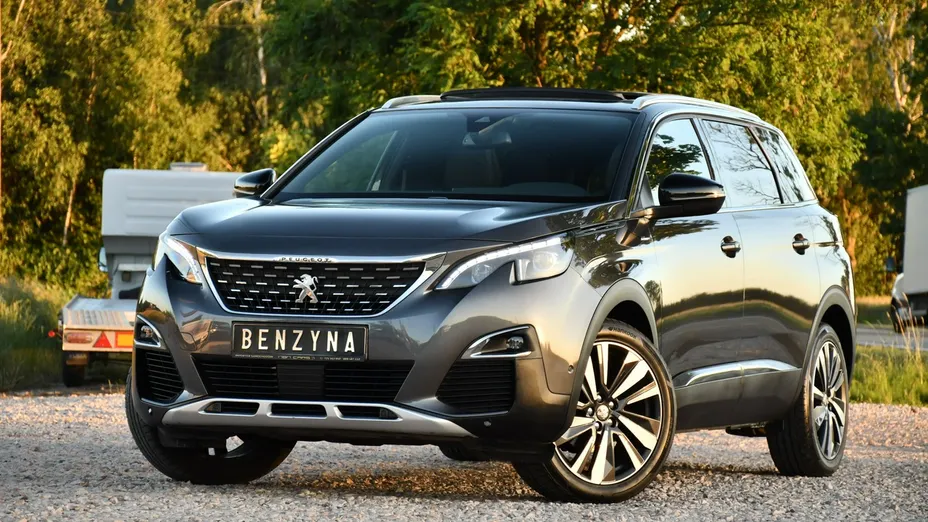 PEUGEOT 5008 -