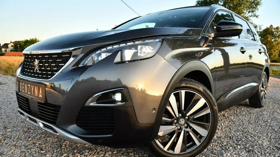 PEUGEOT 5008 -