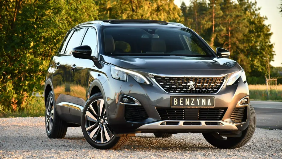 PEUGEOT 5008 -