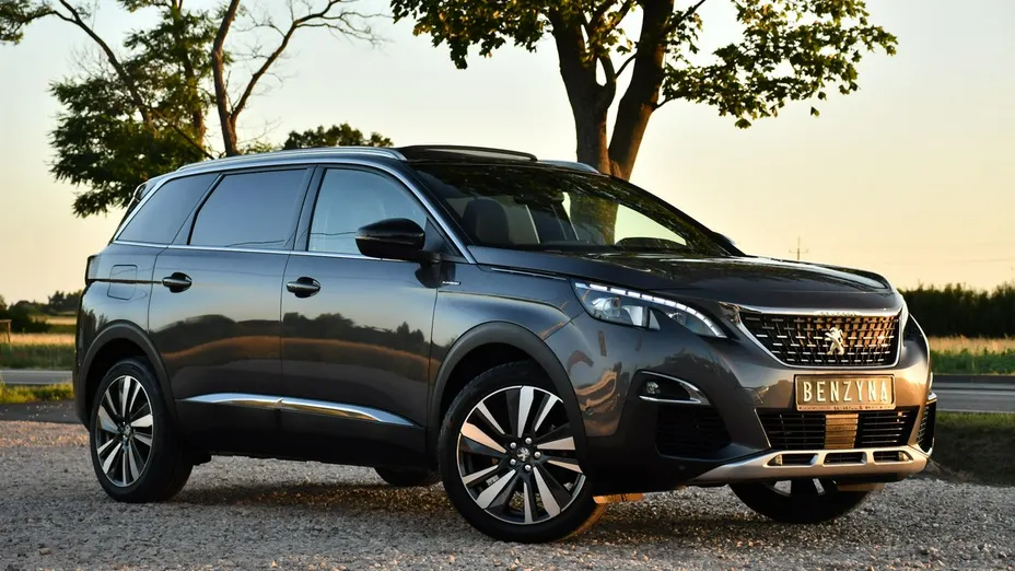PEUGEOT 5008 -