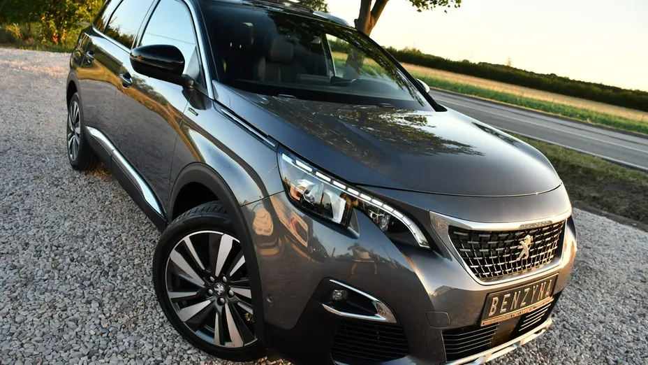 PEUGEOT 5008 -